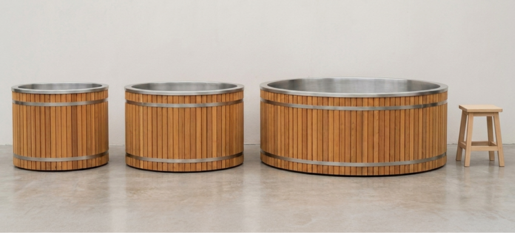 Circular cedar ice bath with stainless steel liner